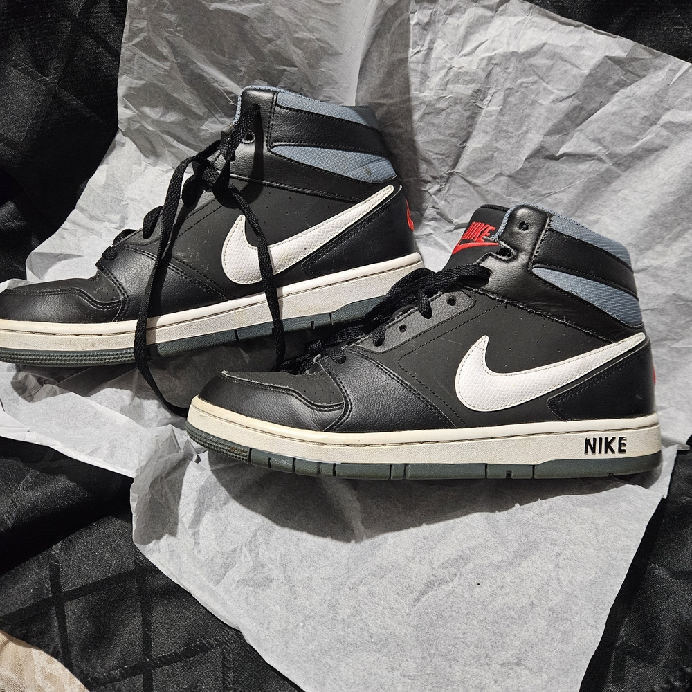Nike Men's Black and White High-Top Sneakers
